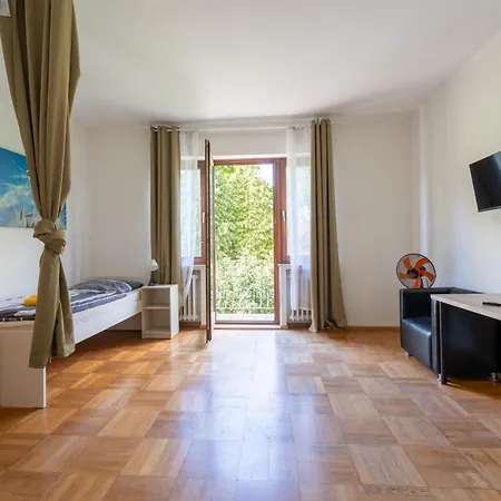 Große, Helle Monteurwohnung Apartment