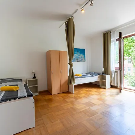 Space Comfort Mit Balkon Bis Zu 6 Personen Бремен